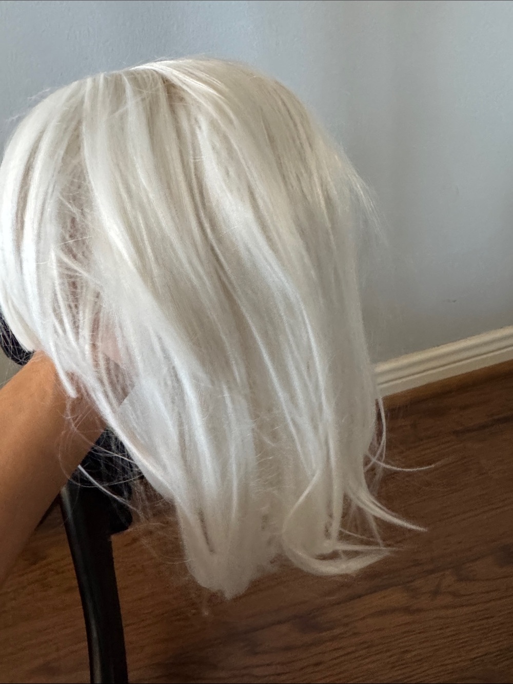 White Short Hair Wig - Women's Synthetic Hair 35.B - Picture 4 of 11